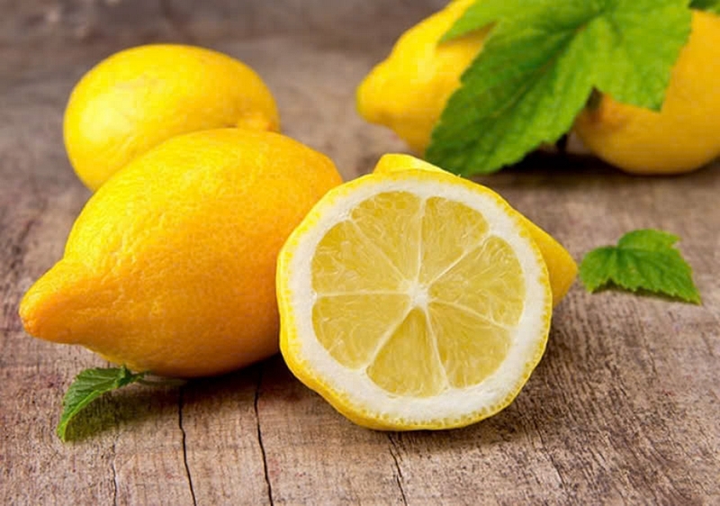 Chanh không chỉ là loại quả quen thuộc trong đời sống hằng ngày mà còn được xem là vật phẩm thanh tẩy hiệu quả trong phong thủy.