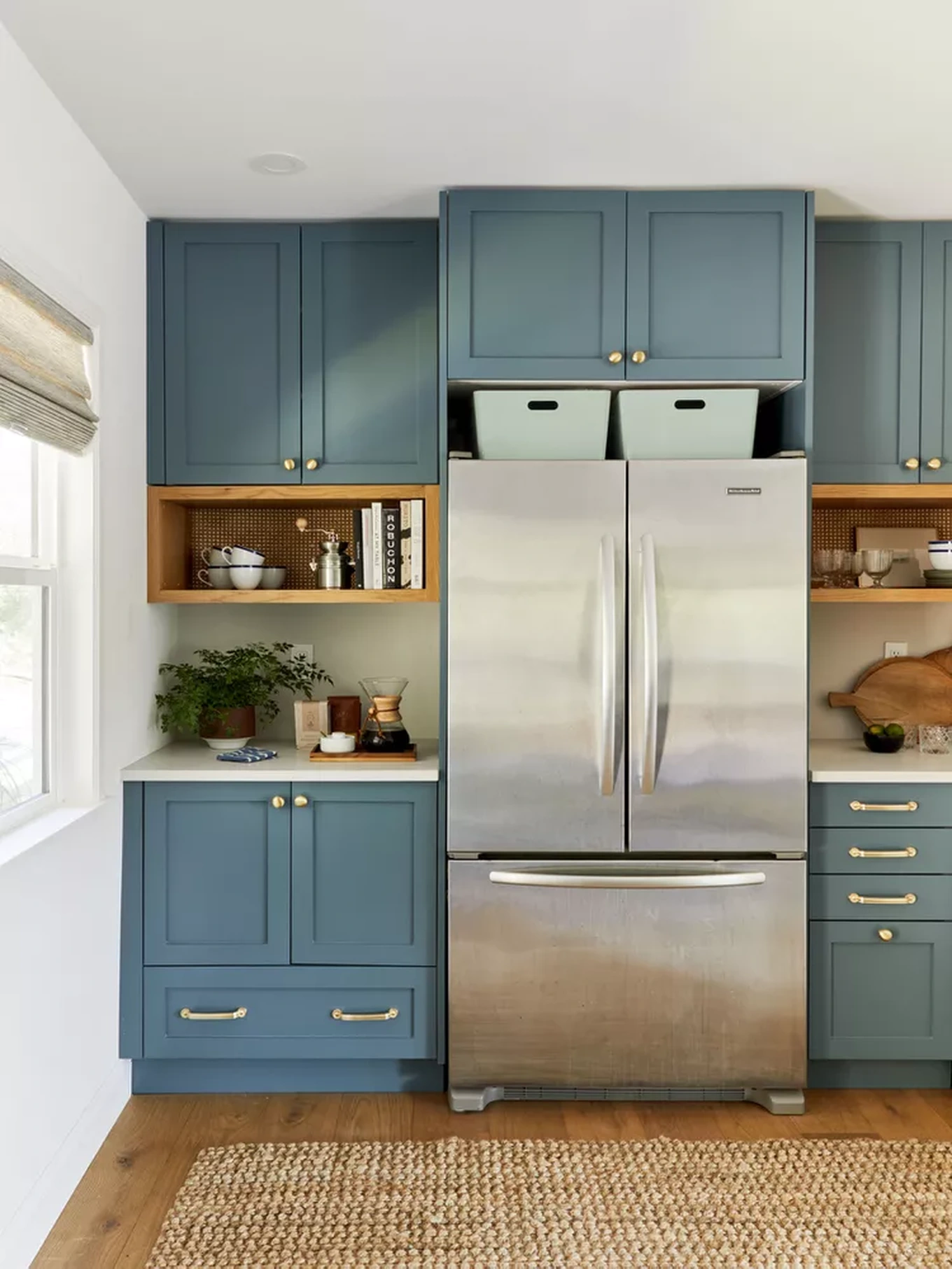 Nhiều tủ lạnh có tủ kèm phía trên, hoàn hảo để lưu trữ nhiều vật dụng khác nhau