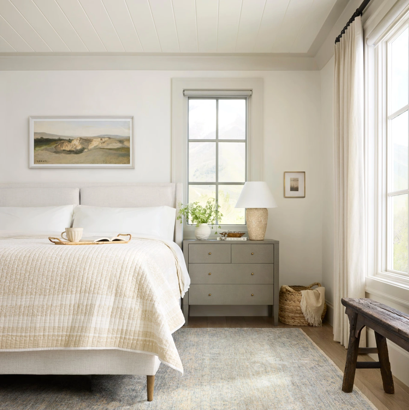 Gầm giường cần được giữ thông thoáng để dòng khí (Qi) lưu thông đều quanh cơ thể trong lúc ngủ.