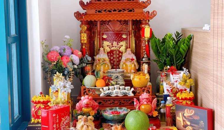 Lau dọn bàn thờ thần tài và kích hoạt tài lộc cho cửa hàng kinh doanh