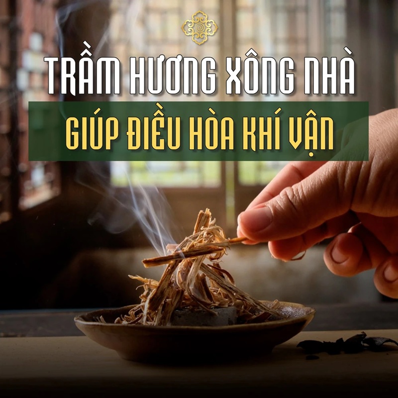Thắp nhang hoặc xông trầm hương để đẩy lùi uế khí sau tháng cô hồn