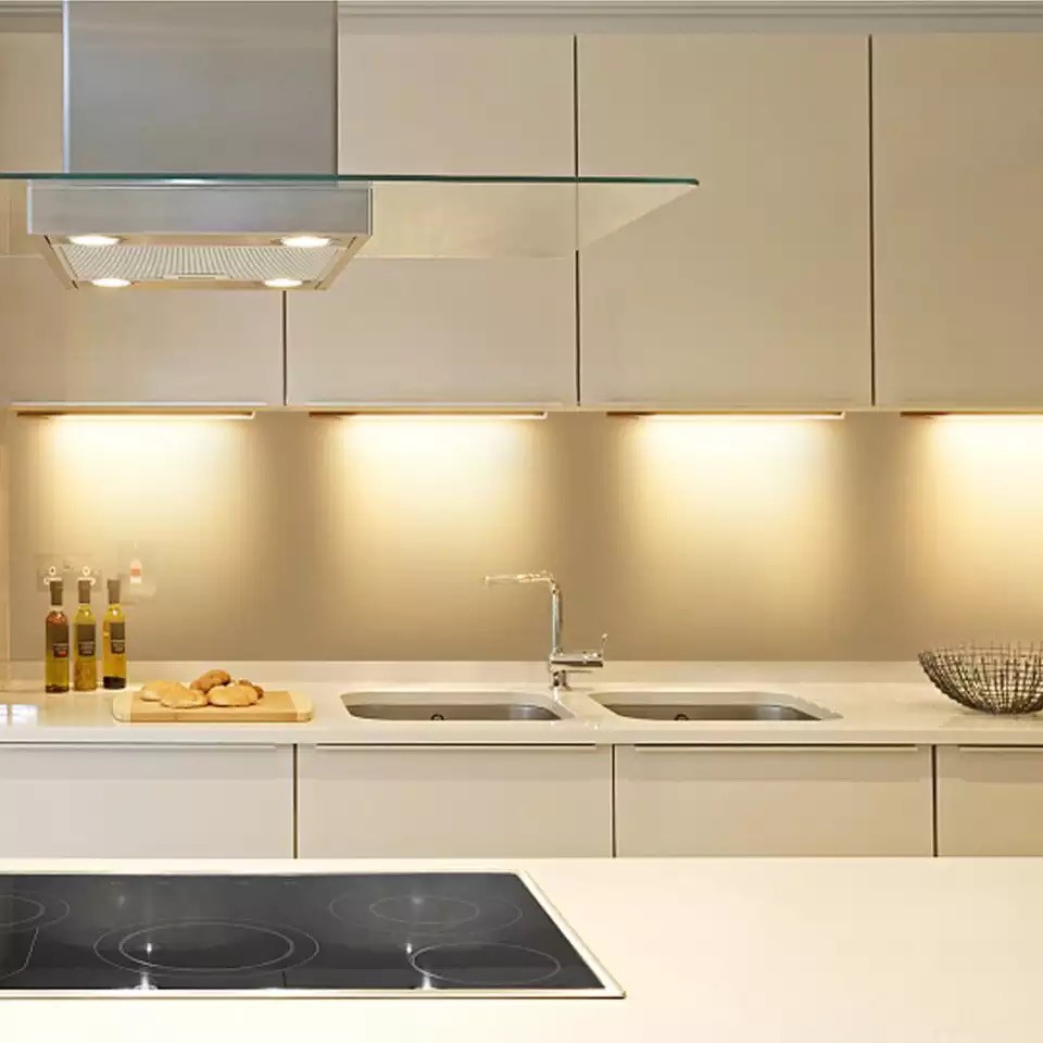 Lắp đèn LED dưới tủ bếp